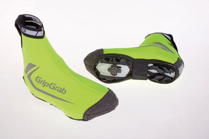   <a href="https://www.awin1.com/cread.php?awinmid=11768&awinaffid=471469&clickref=B+GripGrab+Race+Thermo+Hi-Vis+%C3%9Cbershoes+&ued=https%3A%2F%2Fwww.rosebikes.de%2Fgripgrab-race-thermo-hi-vis-fahrraduberschuhe-2670929" target="_blank" rel="noopener noreferrer nofollow">GripGrab Race Thermo Hi-Vis</a> *