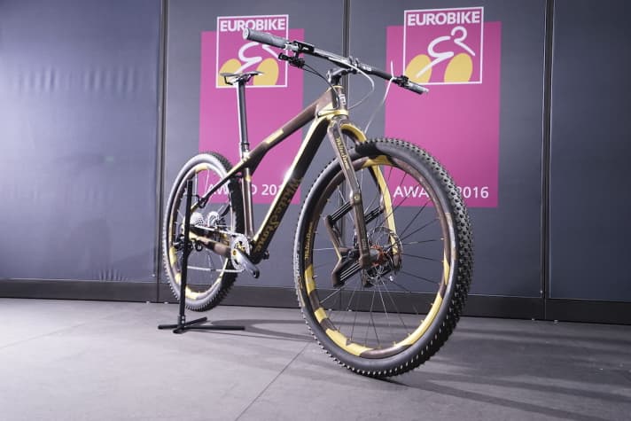   The Whitestone is a high-end racing machine made to order, configured with the world's most powerful add-on parts manufactured to the highest standards - including hand-finished aluminium or carbon wheels in the frame design. This earned it a Eurobike Award 2016.