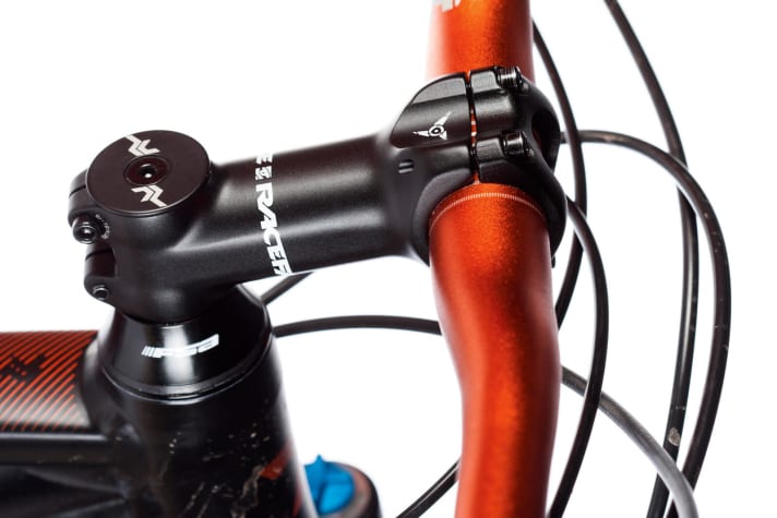   The days of extra-long stems are numbered. Even a 90 mm version reduces handling and puts a lot of weight on the front wheel of the Radon on the downhill.
