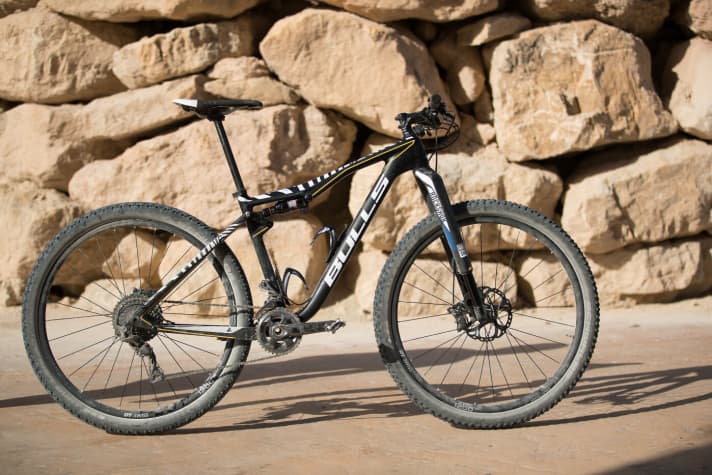   The Bulls Wild Edge Team with mechanical XTR costs 5799 euros. Weight: 10.4 kilos.
