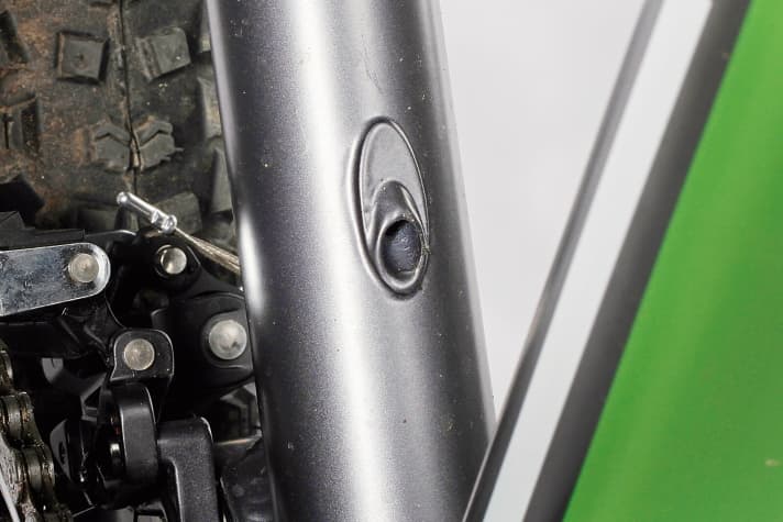   + Rose, Ghost, Canyon: Diese Rahmen haben eine Vorbereitung für eine interne Zugverlegung der Teleskopstütze. Nachrüsten leicht gemacht.