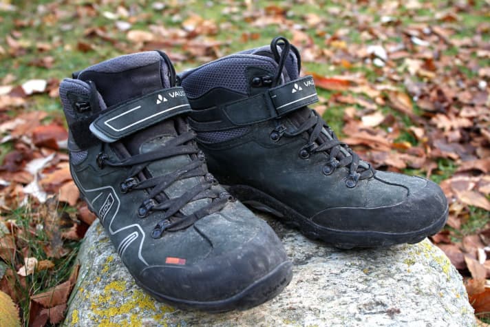   Der Vaude Tonale AM II ist ein stabiler Tourenschuh mit hoher Schutzwirkung, der dank Klima-Membran auch fieses Wetter zuverlässig vergessen lässt.