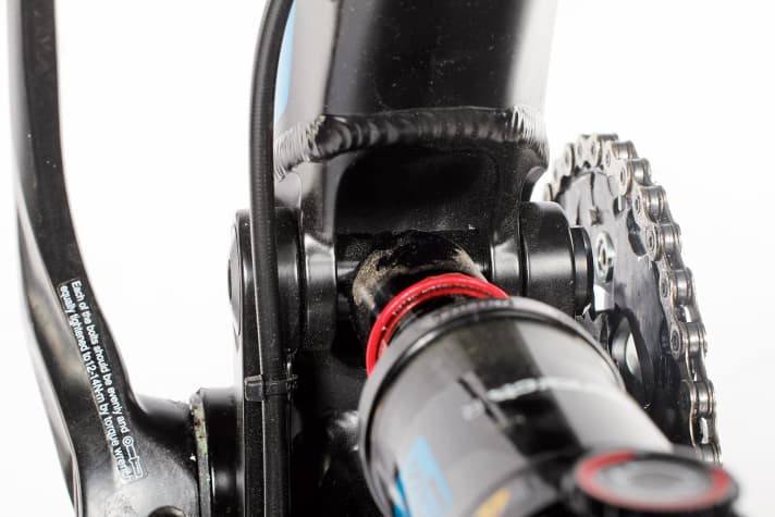   - Giant: The Giant is the only bike in the test field to lack a shock platform. Dirt also collects in the recess under the shock.
