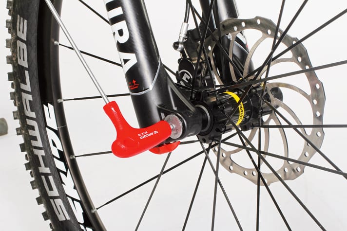   - Kreidler: You need a Torx spanner for the thru axle of the Magura fork. The one integrated in the fork broke off the first time I used it.
