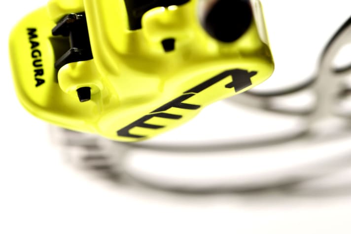   In addition to the performance pads used (type 8.P), the "Danny MacAskill" special edition is also supplied with particularly aggressive race pads. However, discs and adapters are not included in the scope of delivery.
