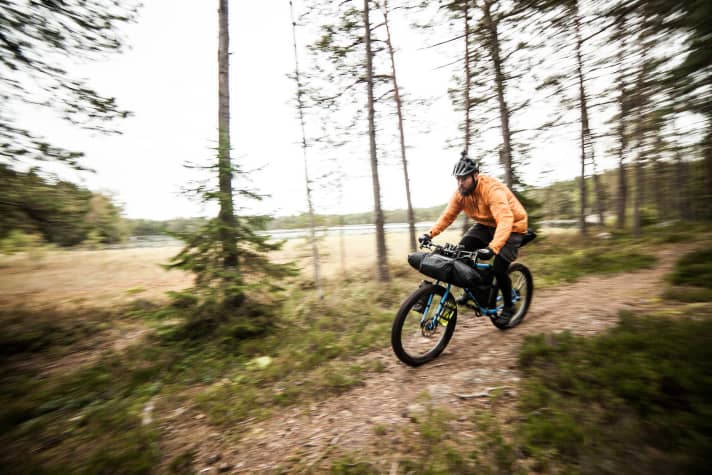   Der Weg kann auch das Ziel sein: simple Freude am Trail beim Bikepacking.