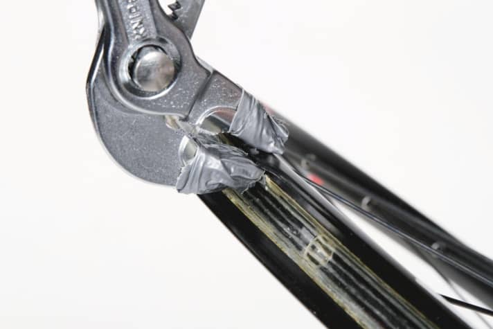   Dosieren Sie Ihre Kräfte und richten Sie das Felgenhorn vorsichtig wieder gerade.