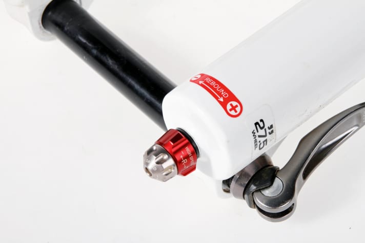   - SR Suntour: It's nice that you can also adjust the rebound in high and low speed, but not every option brings a real benefit for the user.