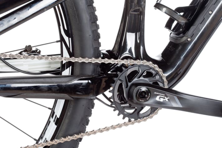   - Specialised: Eleven gears with only a 28 t chainring at the front, which results in a good climbing gear, but the gear ratio is not sufficient for high speeds on forest tracks.