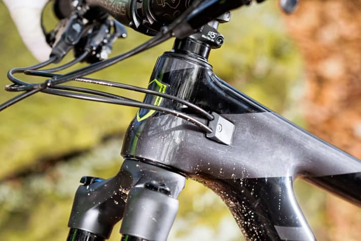   Clean cable routing inside the frame - the details are impressive!