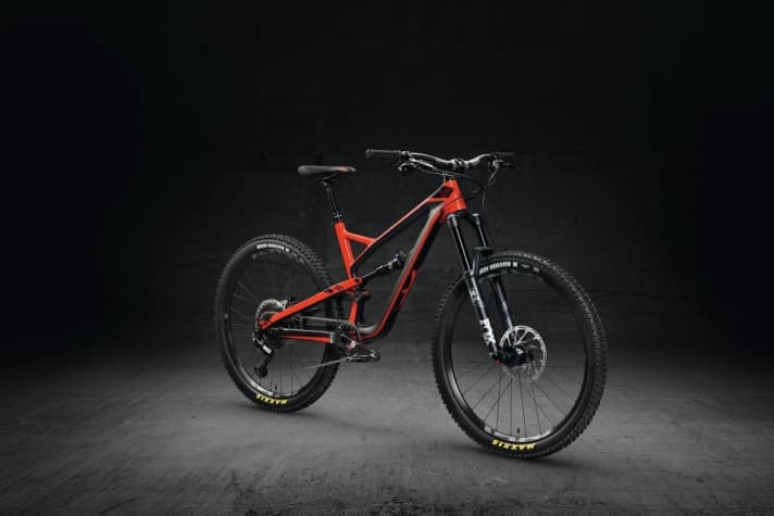   Das Jeffsy 27 CF Pro ist das zweitteuerste Modell im YT-Lineup und kostet 3999 Euro.