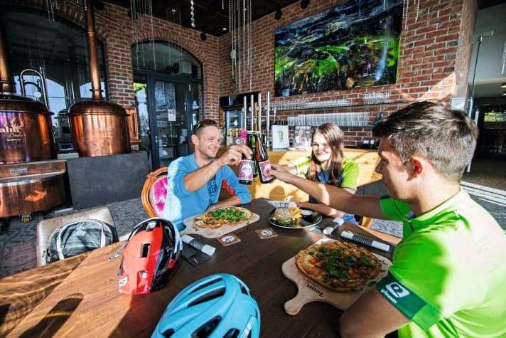   Offiziell beschildert: 180 Kilometer führt die Tour de Alm durch das Gebiet der Mühlvierteler Alm. Die Gasthöfe entlang der Strecke laden zur Einkehr und zum Übernachten ein.