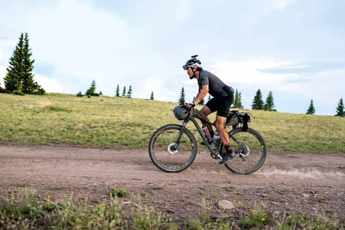   Mike Hall bei seinem Tour Divide-Rekord 2016. Wir hatten in BIKE über die Fabelzeit des Briten berichtet.