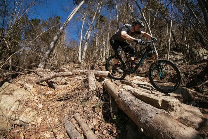   No matter how rugged the rocky terrain is, the Jekyll easily masters the challenge with its 170 millimetres of travel.