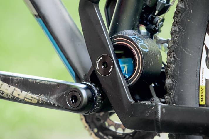   Btwin Rockrider 740 S: Btwin setzt trotz des niedrigen Preises auf ein spezielles Hinterbausystem ähnlich dem der Nobelschmiede Yeti.