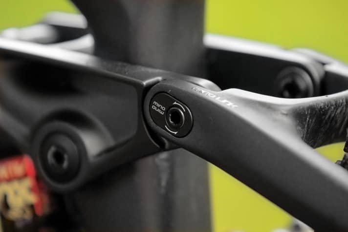   Trek Fuel EX 9.8: The geometry can be quickly and easily adjusted by 0.7 degrees using the Mino-Link.