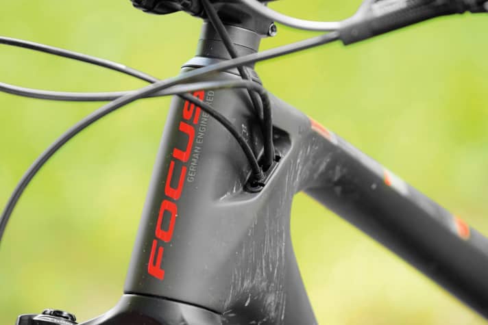   Focus Jam CSL: Focus remains true to its angular top tube and proven internal cable routing on the new model.