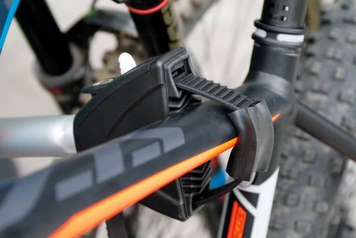 All-round clamps (Atera, Fiamma, MFT, Saris): The frame cannot slip out of the claw, so a lower clamping pressure is sufficient.