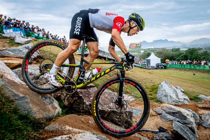 A change in bike geometries is also becoming apparent in CC and marathon racing - not least because of the increasingly difficult race courses in terms of riding technique. Longer frames and short stems are already on the rise. It remains to be seen whether the steering angles will become slacker here too.