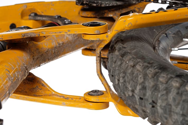 Ghost: The rocker and rear linkage are delicate. The stiffness of the frame is low.