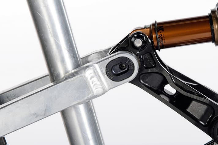 Nicolai: The geometry can still be fine-tuned with the chip on the shock mount - we thought Low was already too extreme.