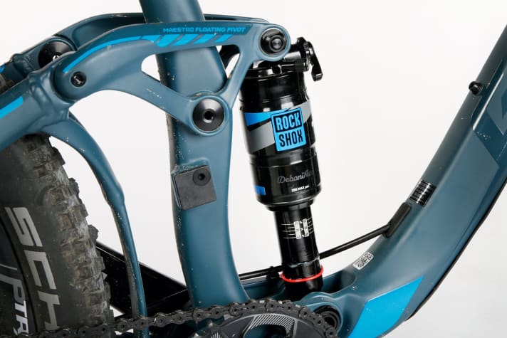   Giant Trance Advanced 0 2016: PLUS The RockShox Monarch shock offers a pedal platform and another lockout-like platform in addition to the open position. That's all the touring biker needs.