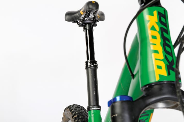   On the Kona (pictured) and Norco, bikers have to make do with 100 millimetres of travel on the dropper post. No problem on undulating trails. However, if the descent becomes very steep, you would be happy to have a little more adjustment range.
