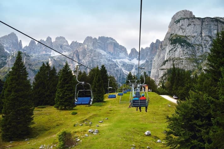   Die Liftanlagen erleichtern Enduro-Bikern den Aufstieg. Ein mittleres Wunder, dass die Paganella fast noch ein Geheimtipp ist.