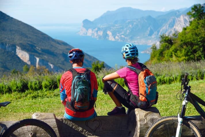   The trail is calling, but who would be in a hurry with such a backdrop?