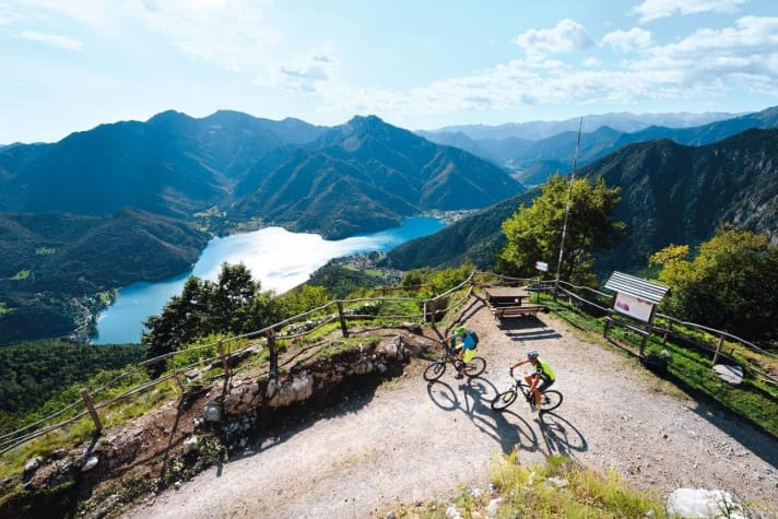 Teile österreichischer Stellungen: Im Ersten Weltkrieg markierte der Lago di Ledro das Niemandsland zwischen den Fronten.