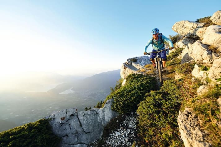   Zwischen den Ufern des Lago di Levicos und den Hausbergen des Valsuganas liegen satte 1500 Höhenmeter. Und damit ist noch längst nicht das Ende der Fahnenstange erreicht.