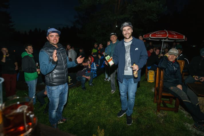   Die Tagesschnellsten des ersten Tages erhielten eine Flasche Regenerationskatalysator. Prost!