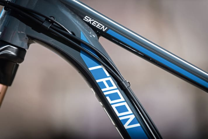   Radon Skeen Trail Ultimate: The Skeen Trail has the only aluminium frame in the comparison. It weighs a little more, but only costs 999 euros.