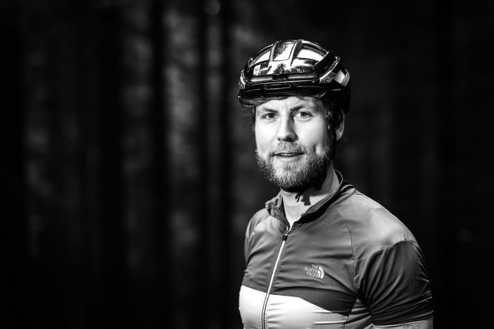   Stefan Loibl, BIKE Redakteur: "Speziell wenn es etwas tiefer wird, hat der Schlammreifen die Nase vorne. Doch aufgrund des hohen Rollwiderstands würde ich trotzdem zum Plus-Pneu greifen. Denn, was bringt massig Grip, wenn man nicht vorwärts kommt?"