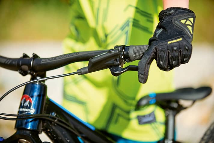 Kinderbike Rocky Mountain Reaper 640: Entscheidend für kleine Kinderhände: griffige Scheibenbremsen mit geringen Bedienkräften, die sich auch an kurze Finger anpassen lassen.