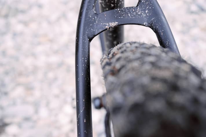   Votec VR Comp: Despite the 2.35-inch tyres, there is still plenty of clearance at the rear end.