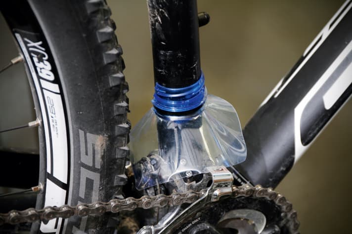   Attachment to the seat tube using cable ties