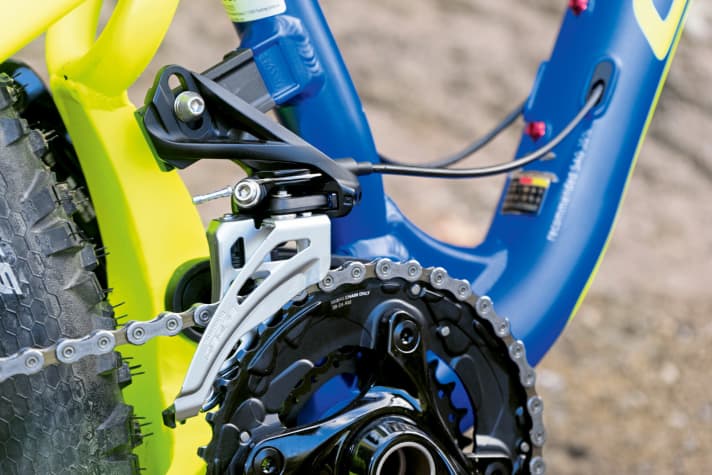   Corratec XTB Y: Die Zweifach-Kurbel macht den Anstieg trotz des hohen Gesamtgewichts erträglich.