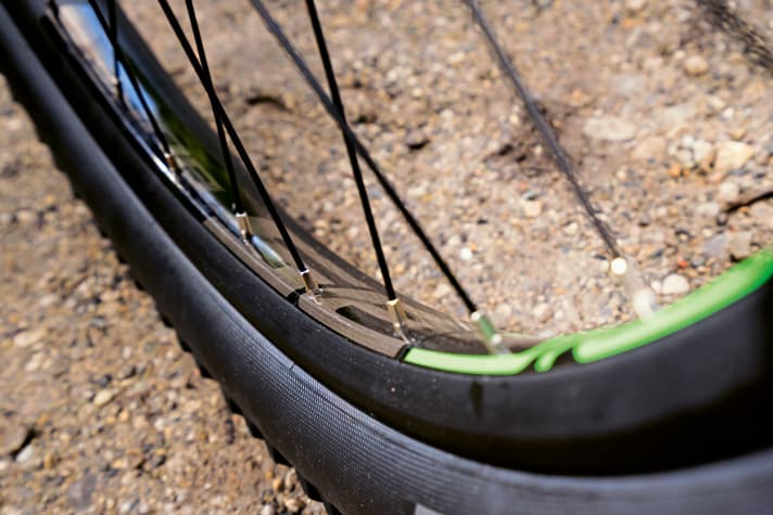   Bulls Copperhead Max RS: Die breiten asymmetrischen Felgen hinterlassen einen guten Eindruck.