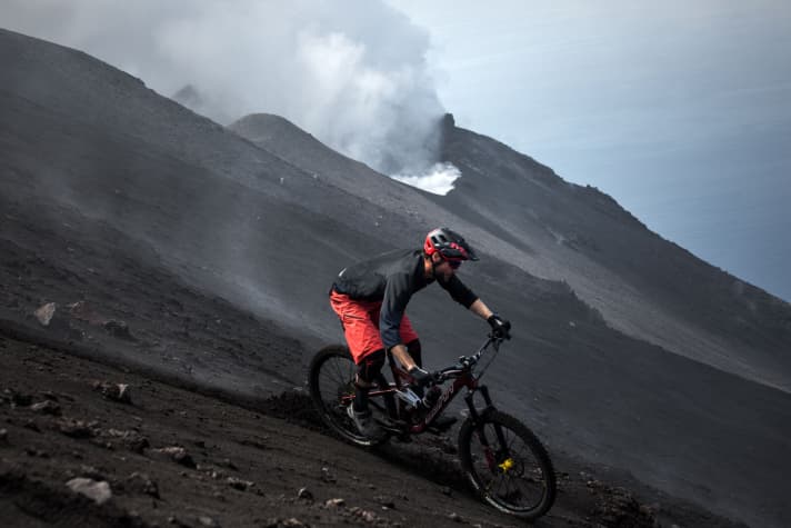   Nicht gerade Alltagsgelände, aber der neue MET Roam soll Sicherheit auf jedem Trail bieten.