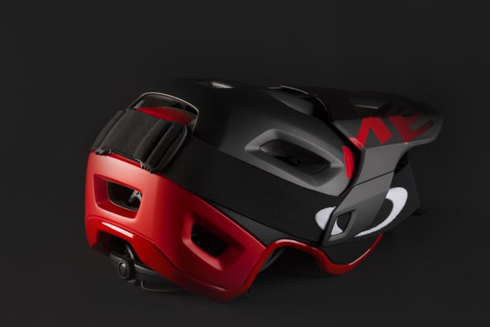   The strap of the goggle is held by the visor.
