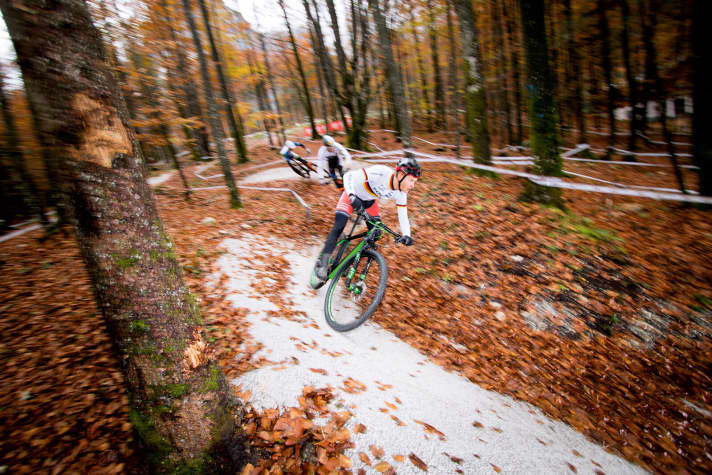   German champion Markus Schulte-Lünzum pushes the Cube through the bends. "The Snake" is the name of the flowing section of the Obertraun race track.