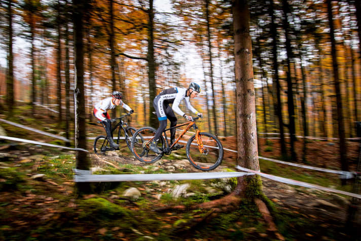   Going downhill, the KTM struggles with narrow tyres and narrow handlebars, while the Storck in the runner-up position has a much easier time with 115 millimetres of travel on the fork.