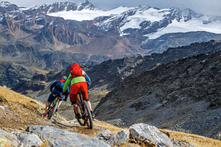   Die Abfahrt vom 3123 Meter hohen Madritschjoch ist fast schon Pflicht auf einer Enduro-Transalp. 