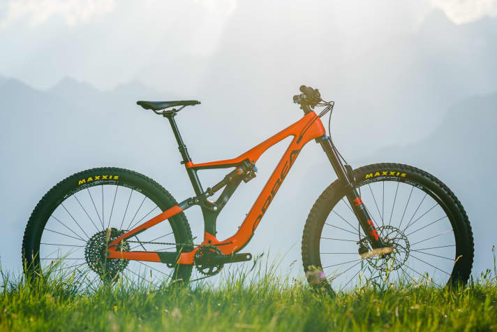   Für 4500 Euro bekommt man das Einstiegs-Rallon mit Sram GX Eagle-Schaltung und Fox 36 Performance-Gabel.