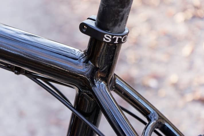   Storck Zero2Nine: Die Verarbeitung des Rahmens ist einwandfrei. Die Schweißnähte sind verschliffen und erzeugen eine edle Optik. Kleines Manko: Ein Sattelschnellspanner fehlt.