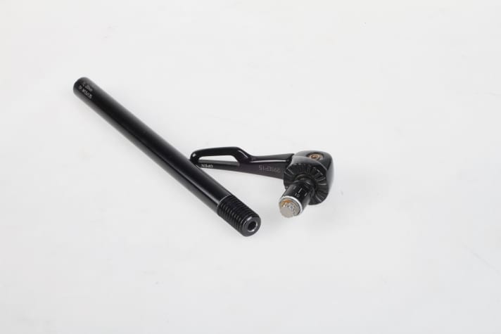   Commencal Meta AM V4 Race: Broken thru axle