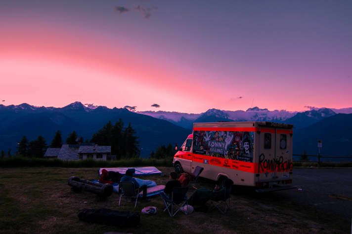   Ronny Racing's Sunset View