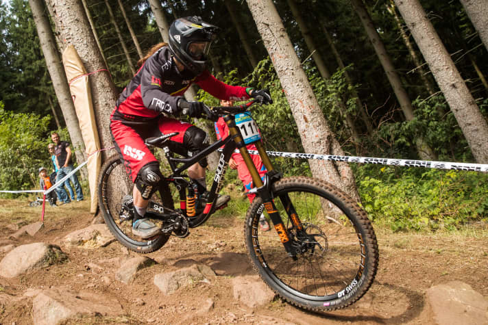   Raphaela Richter brannte bei den Frauen die schnellste Zeit des Wochenendes auf die Strecke in Illmenau.