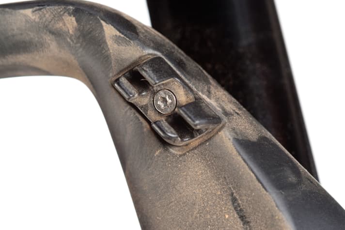   Clipping instead of screwing or lashing. The new generation of SID forks makes attaching brake lines child's play.